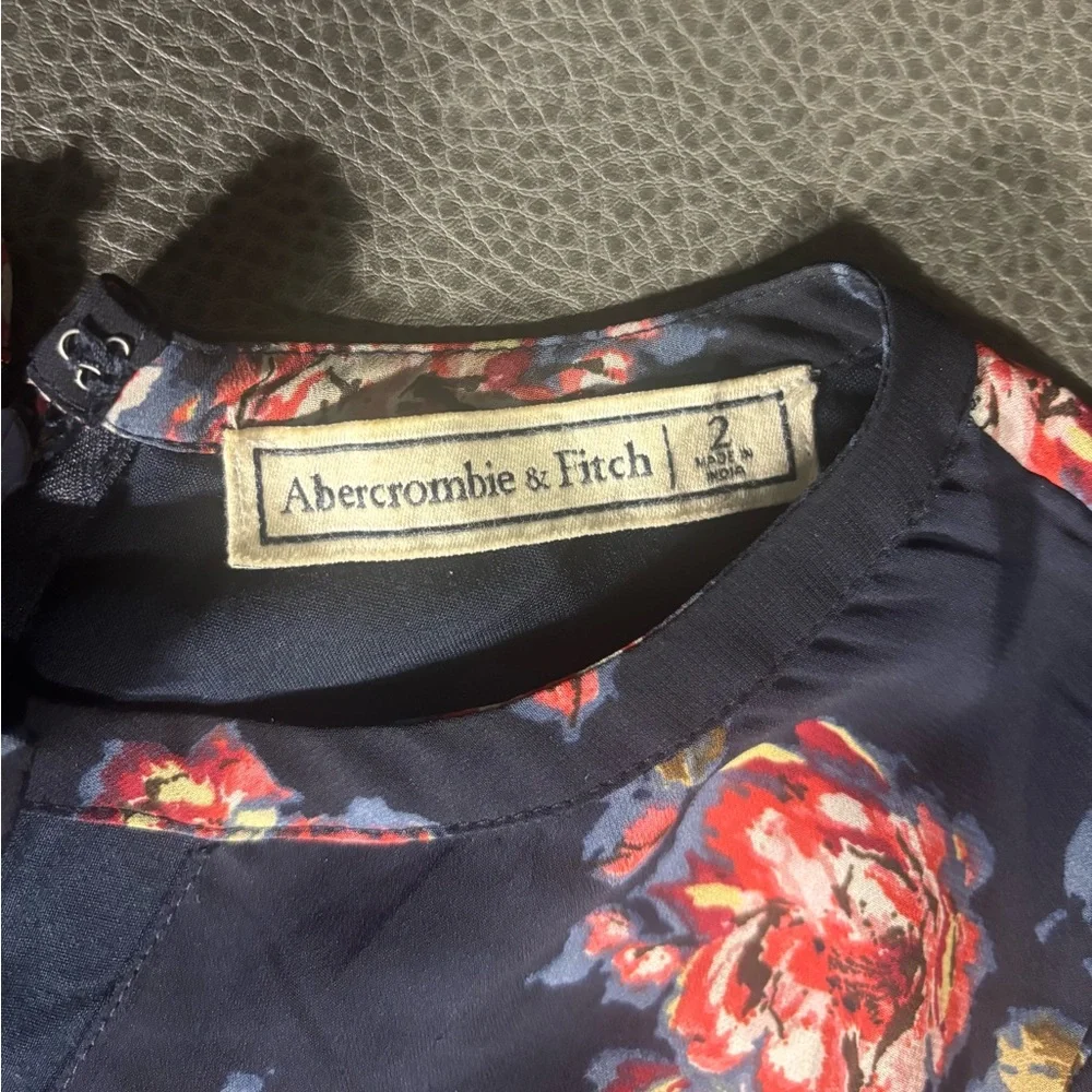 Abercrombie & Fitch Women’s Floral Long‑Sleeve Romper – Size 2 – Navy